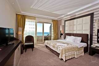 Отель Grand Hotel Pomorie Поморие Двухместный номер с 1 кроватью или 2 отдельными кроватями и видом на море-6