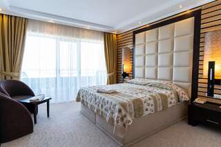 Отель Grand Hotel Pomorie Поморие Двухместный номер с 1 кроватью или 2 отдельными кроватями и видом на море-3